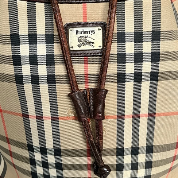 Burberry’s Authentic & Vtg Novacheck fabric Drawstring Bucket bag Leather lined - Picture 6 of 16